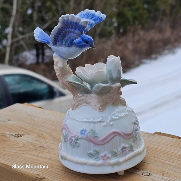 SOLD - Blue Jay Porcelain Vintage Melody Musical Box With Embossed Details - Picture 2 of 10
